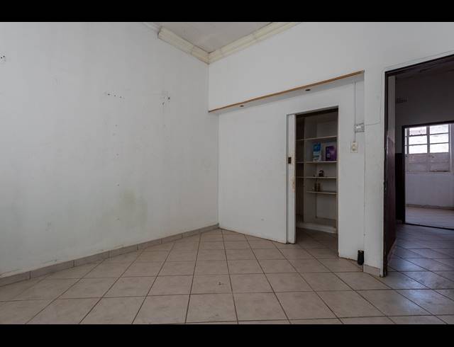 1,250M² BUILDING FOR SALE IN SELBY